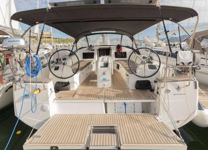 Jeanneau Sun Odyssey 410 Blue Dot.