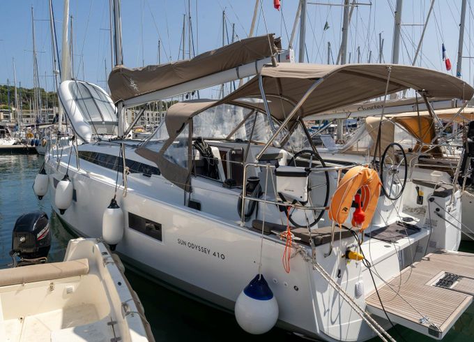 Jeanneau Sun Odyssey 410 Moustique 2