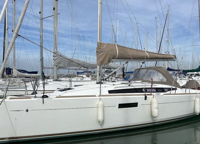 Jeanneau Sun Odyssey 349 Fatu Hiva 3