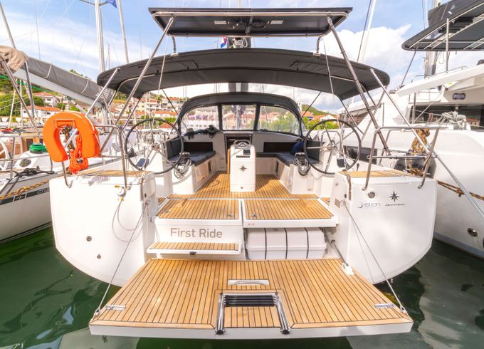 Jeanneau Sun Odyssey 490 First Ride