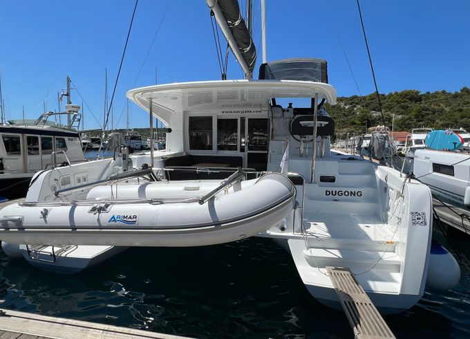 Lagoon 40 Dugong