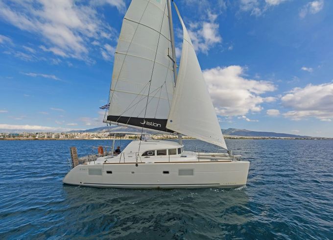 Lagoon 380 S2 Catcake