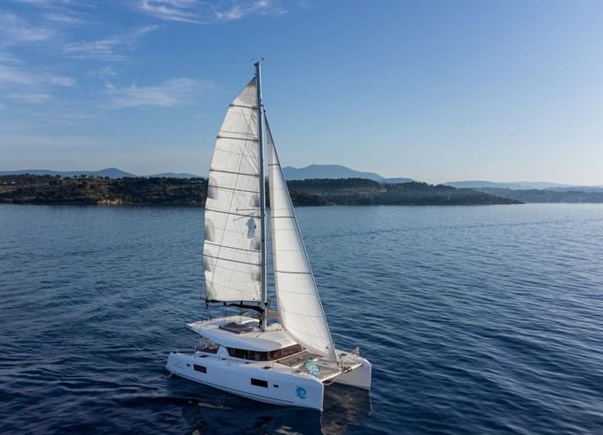 Lagoon 42 Aura