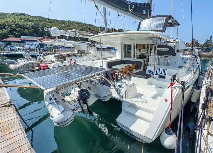 Lagoon 40 Blue
