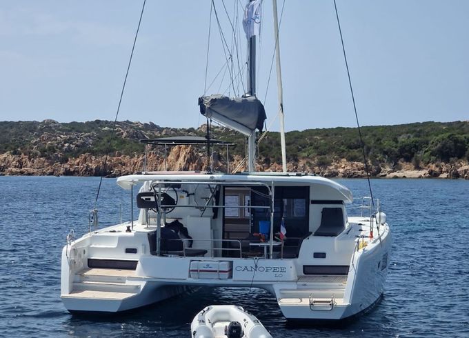 Lagoon 42 Canopee