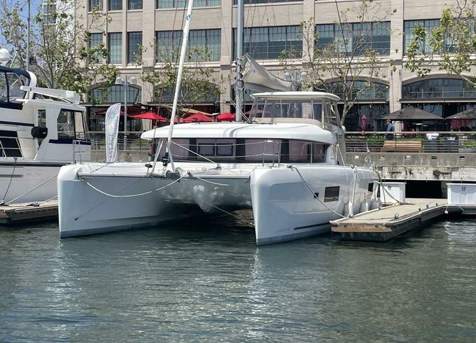 Lagoon 42 Hullchal