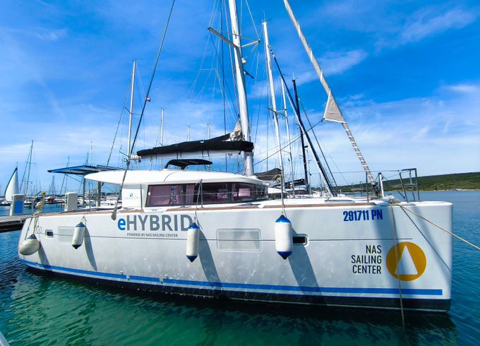 Lagoon 400 S2 Hybrid - Independent 1