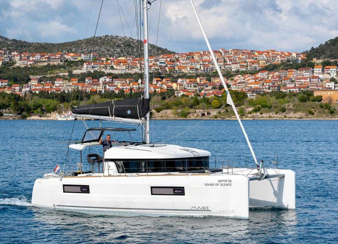 Lagoon 40 Sound of Silence