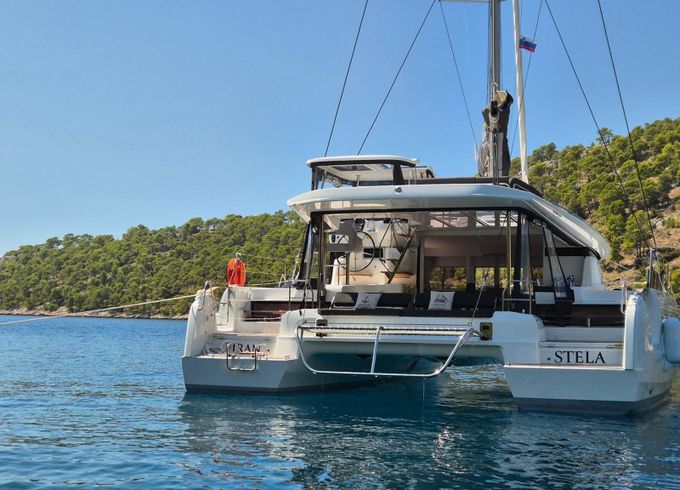 Lagoon 43 Stela