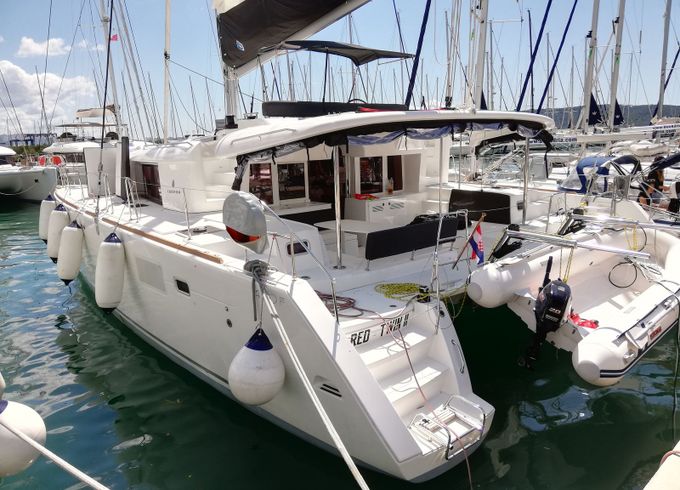 Lagoon 450 F Red Twin 2