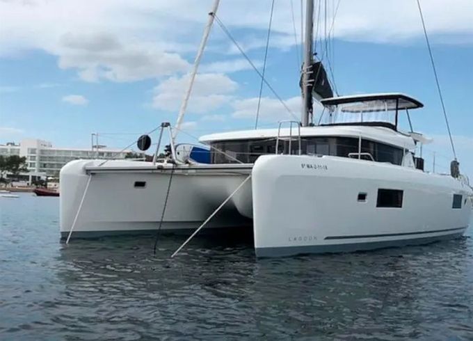 Lagoon 42 Side