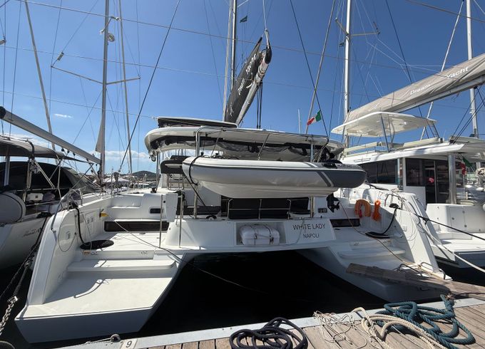 Lagoon 42 White Lady