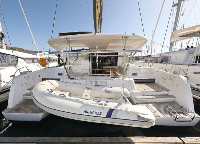 Lagoon 42 Media Luna