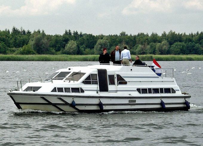 Le Boat Crusader Budget 17