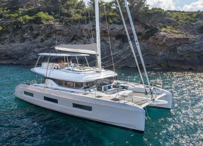 Lagoon 60 Catwalk 1
