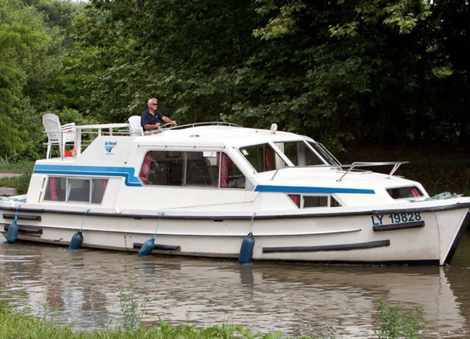Le Boat Corvette A Budget 1