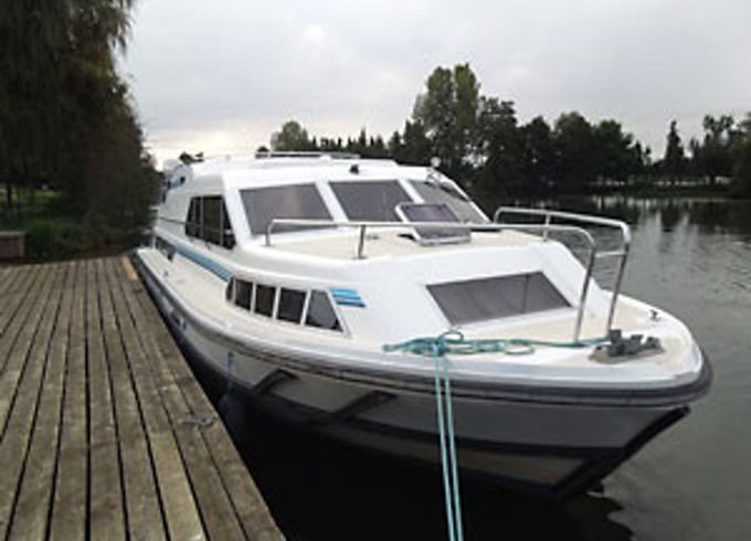 Le Boat Crusader Budget 30