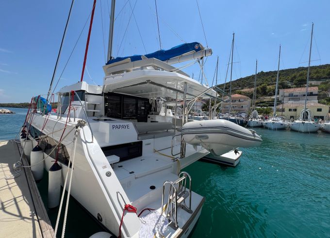 Leopard 42 Sunsail 22