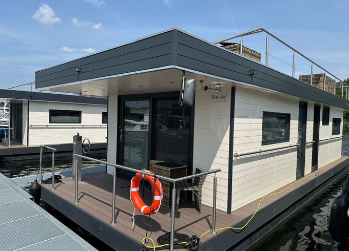 Mein Hausboot Luxury HB02 Betty Lou