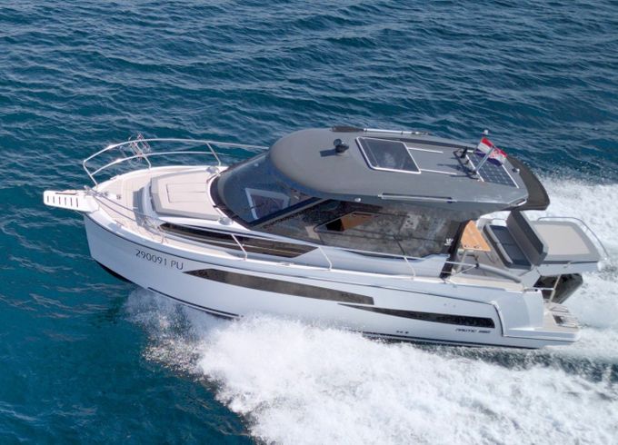 Nautic 880 Yana