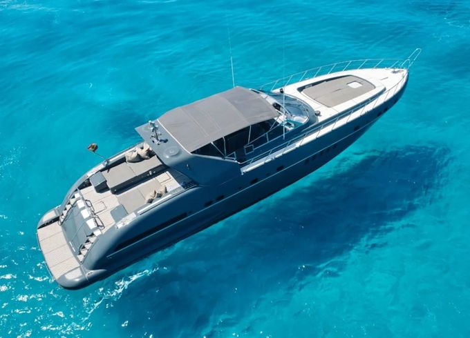 Mangusta 80 Happy Hour