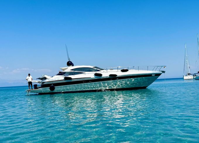 Pershing 52 Adagio 3