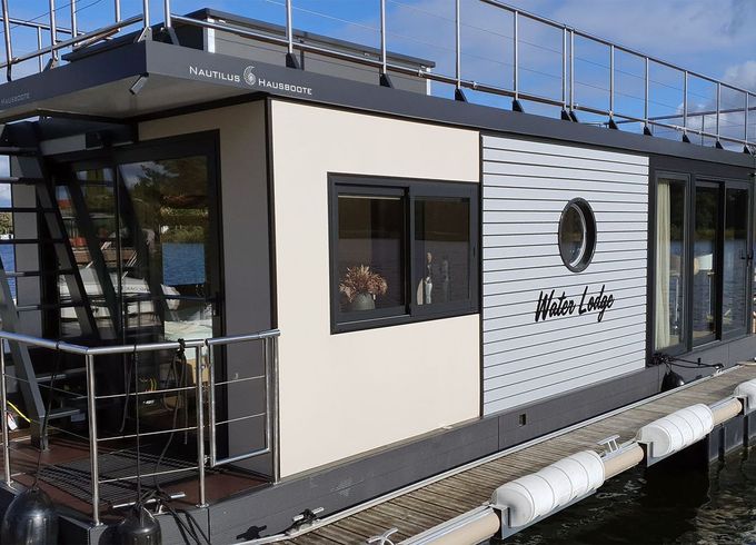 Nautilus Houseboat Water Lodge