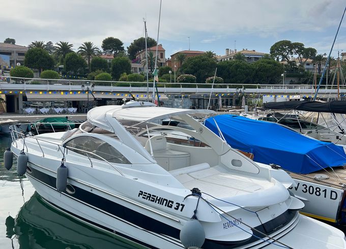 Pershing 37 Aerodactyl