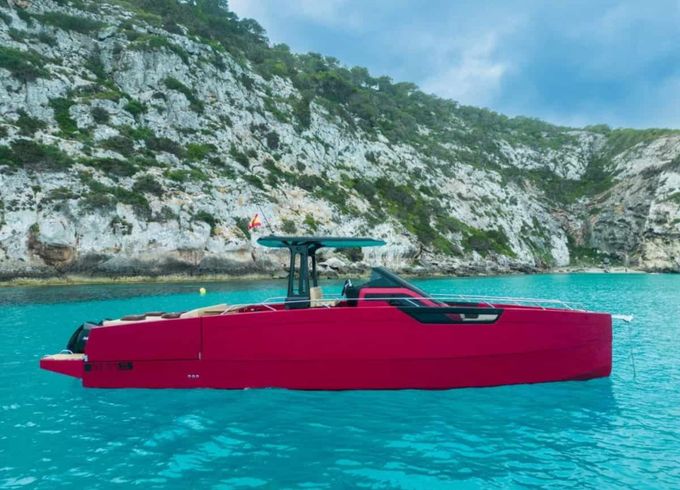 Nuva Yachts M11 Red  Storm