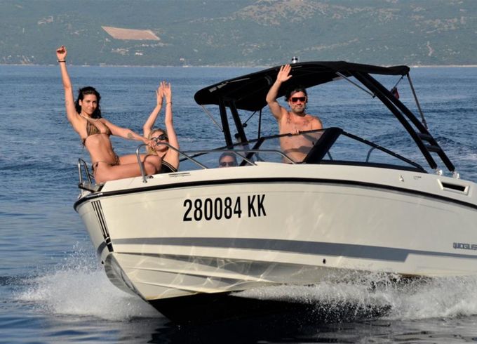 Quicksilver 675 Activ Bowrider