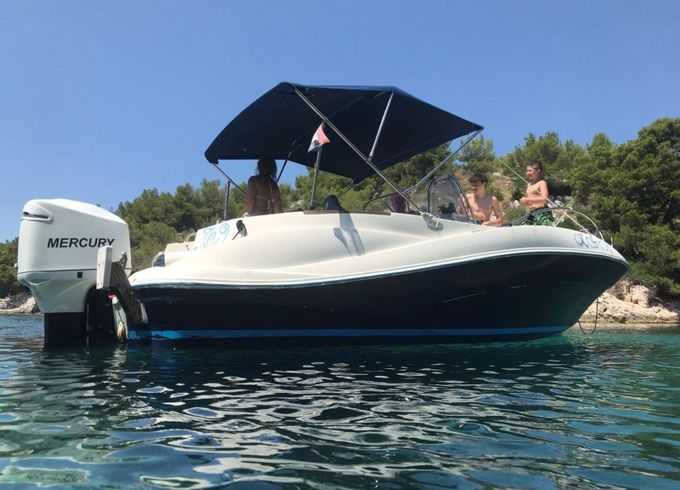 Quicksilver 635 Commander
