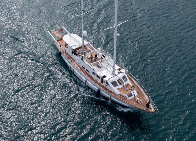 Porsius Motorsailer White Star