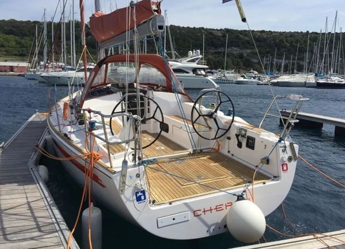 Salona 38 Cherry