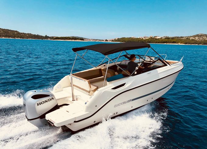 Quicksilver 755 Bowrider