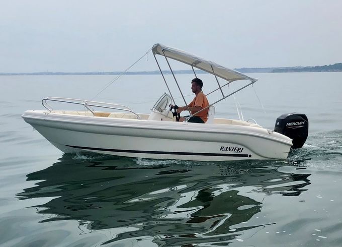 Ranieri 17 Shark