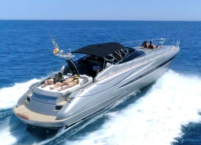 Riva 52 Invictus