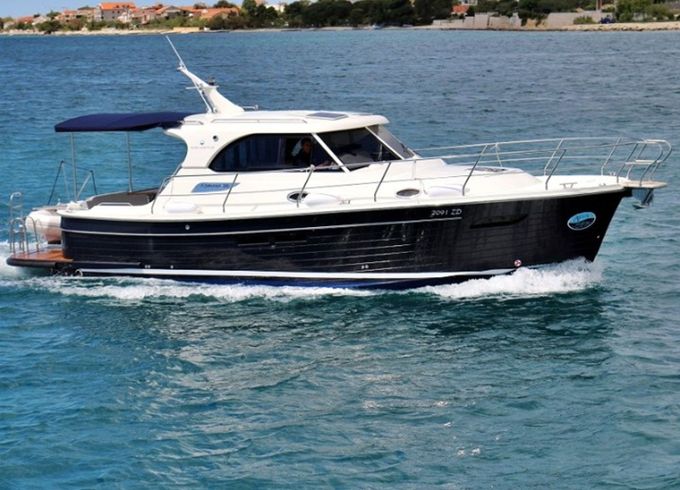 SAS Vektor Adriana 36 Iris