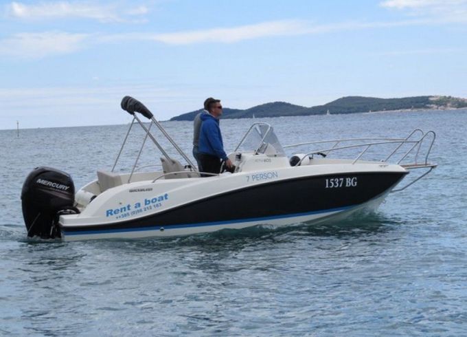 Quicksilver 605 Quicksilver Sundeck 1