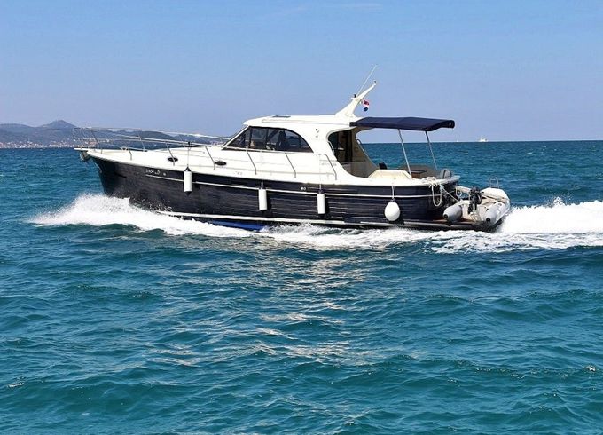 SAS Vektor Adriana 44 Bianca