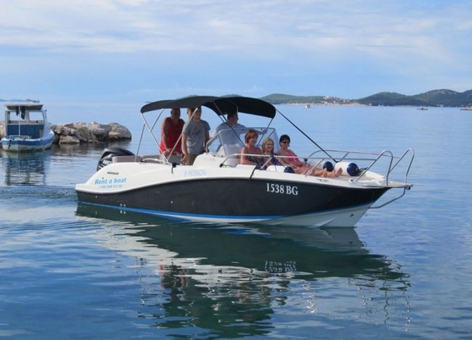 Quicksilver 675 Quicksilver Sundeck