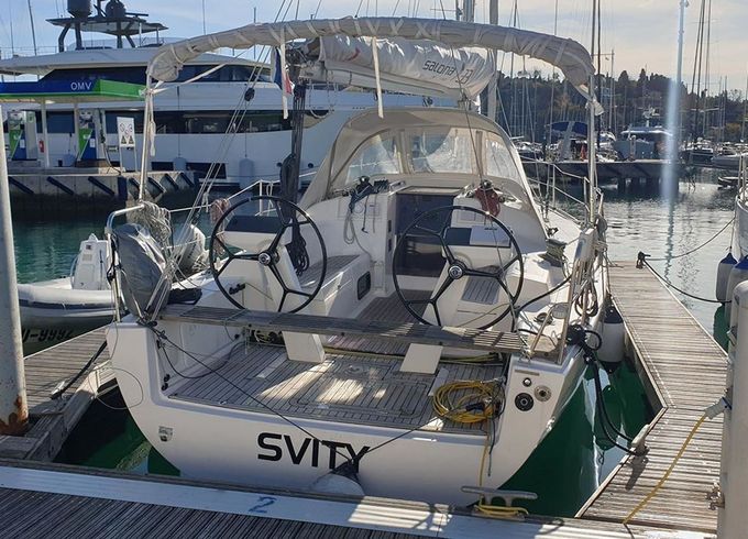 Salona 33 Svity