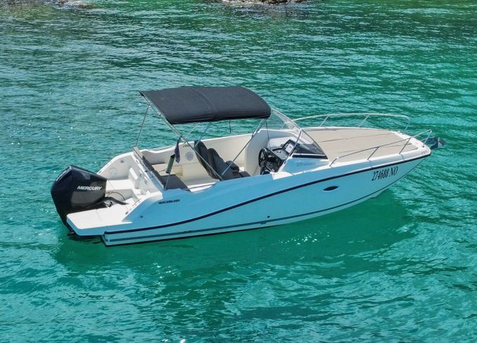 Quicksilver 675 Activ Sundeck