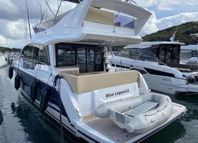 Sealine F430 Blue Lagoon 2
