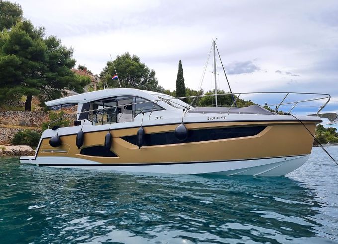 Sealine C390 Tireless