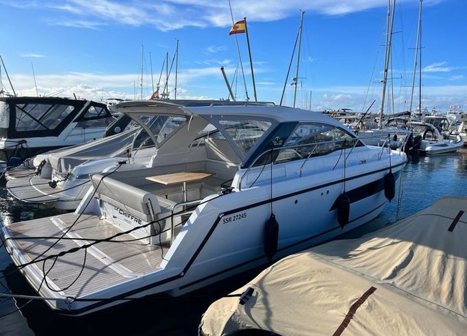 Sealine S335 Le Chiffre