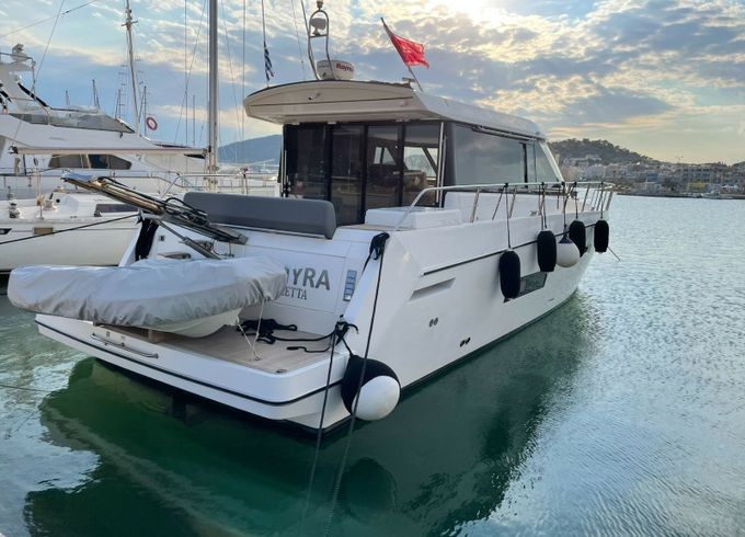 Sealine C48 Almyra