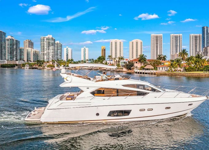 Sunseeker Manhattan 70 Lavish