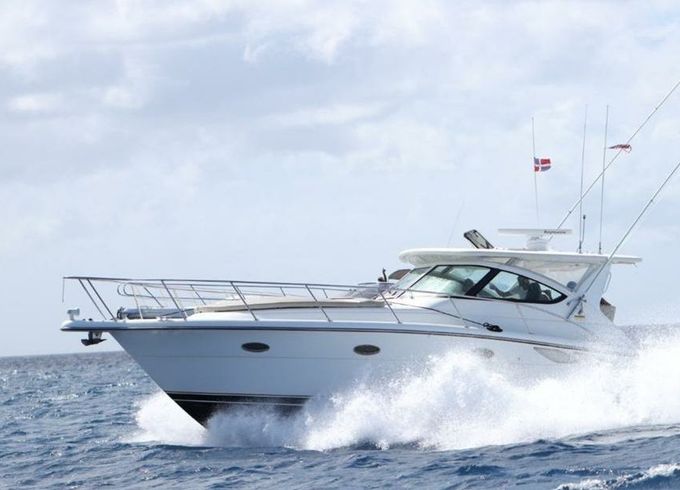 Tiara 38 La Santa