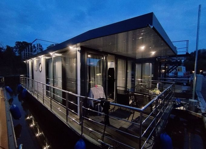 Waterbus S.C. Independent 10 H + M Lounge