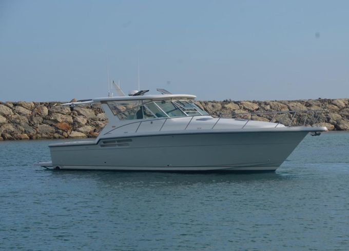 Tiara 42 Buque